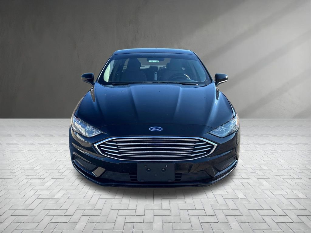 Used 2017 Ford Fusion SE w/ Fusion SE Technology Package image 8