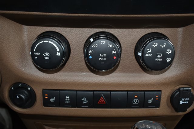Used 2016 Jeep Wrangler Unlimited Sahara w/ Dual Top Group image 23