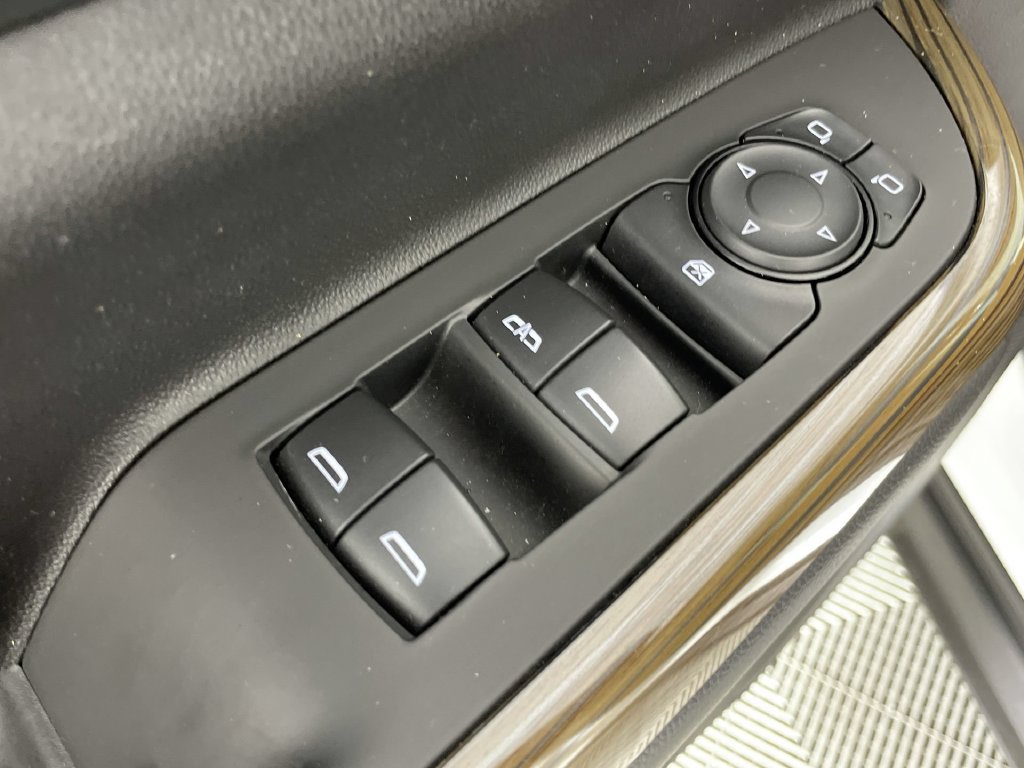 Used 2021 GMC Acadia SLE FWD image 22