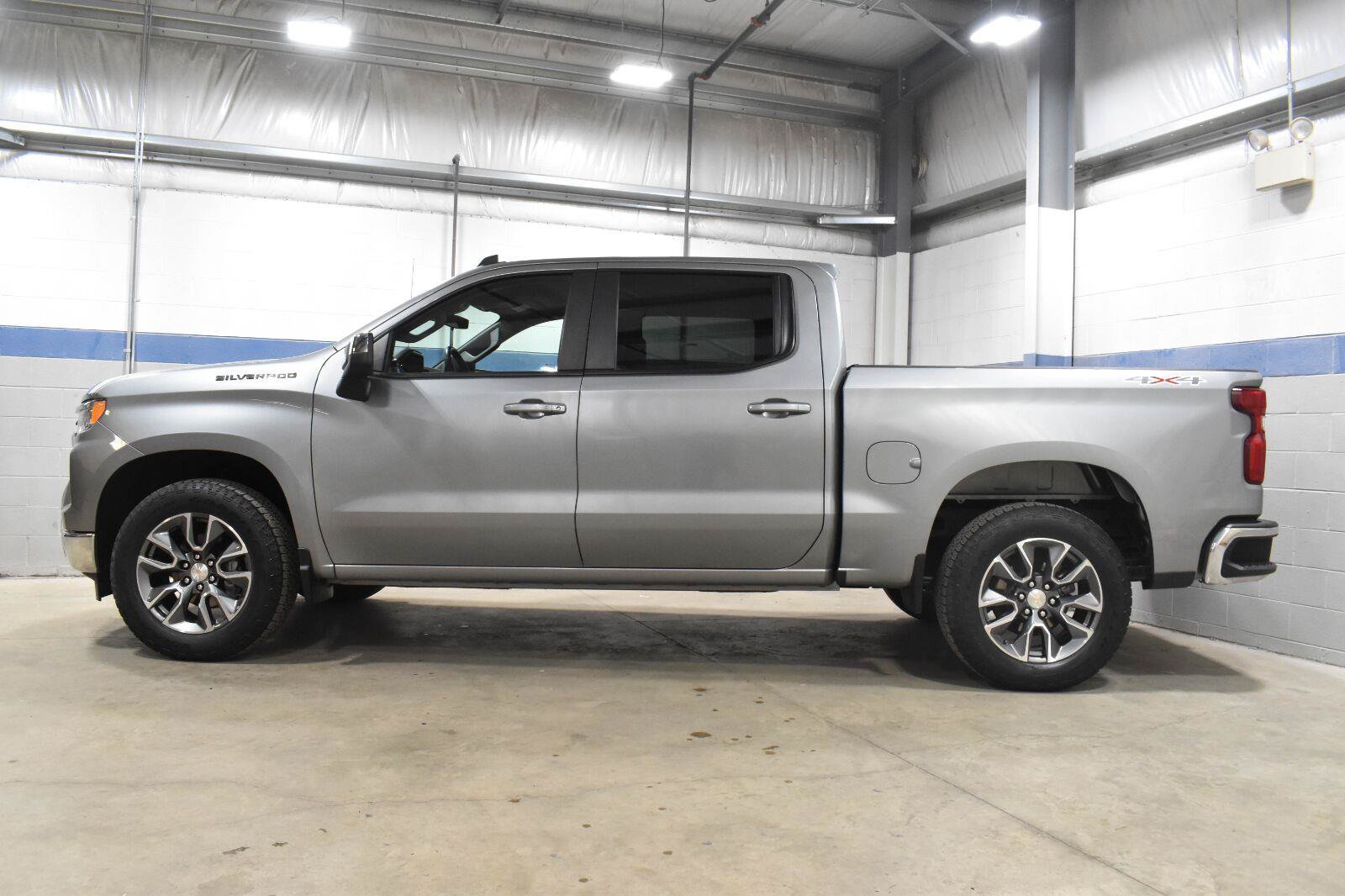 Used 2023 Chevrolet Silverado 1500 LT AWD/4WD image 20