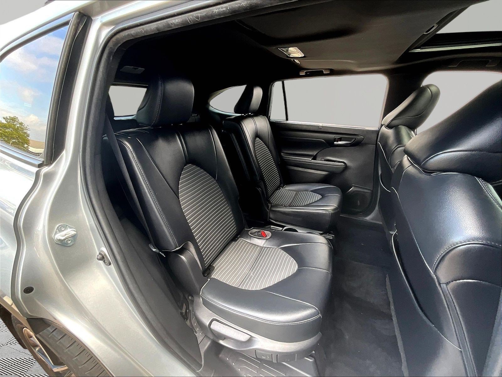 Used 2022 Toyota Highlander XSE AWD/4WD image 25