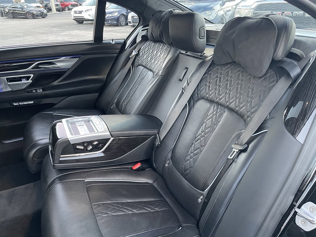 Used 2018 BMW M760i xDrive w/ Luxury Rear Seating Package AWD/4WD image 6