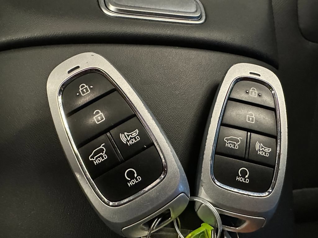 Used 2022 Hyundai Santa Fe SEL w/ Convenience + Premium Package AWD/4WD image 16