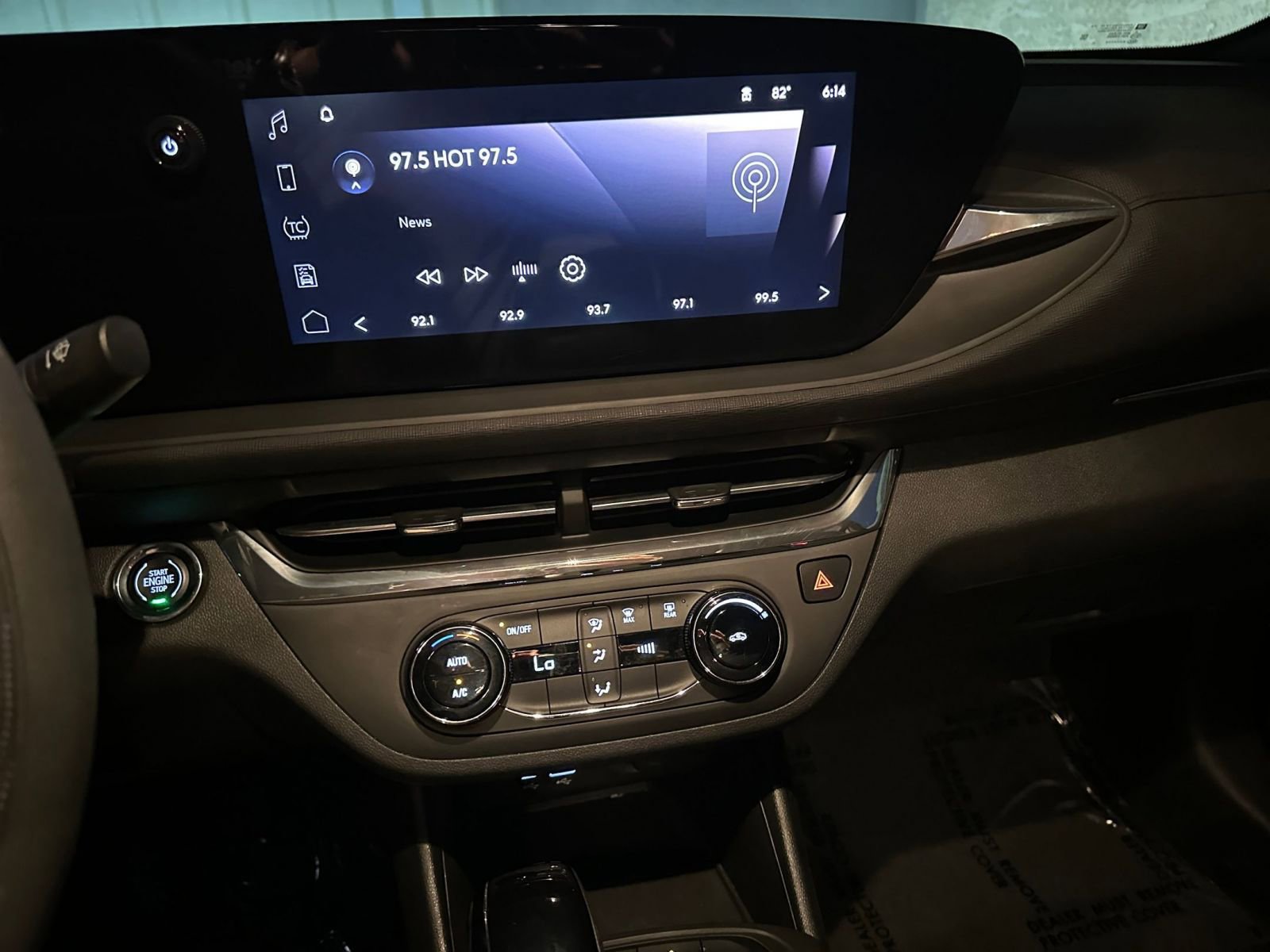 Used 2025 Buick Envista Preferred image 18