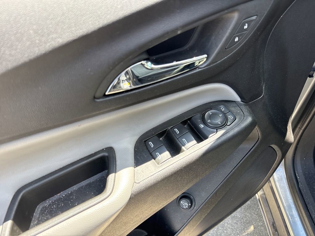 Used 2024 Chevrolet Equinox LT FWD image 16