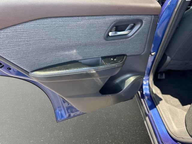 Used 2023 Nissan Rogue SV AWD/4WD image 11