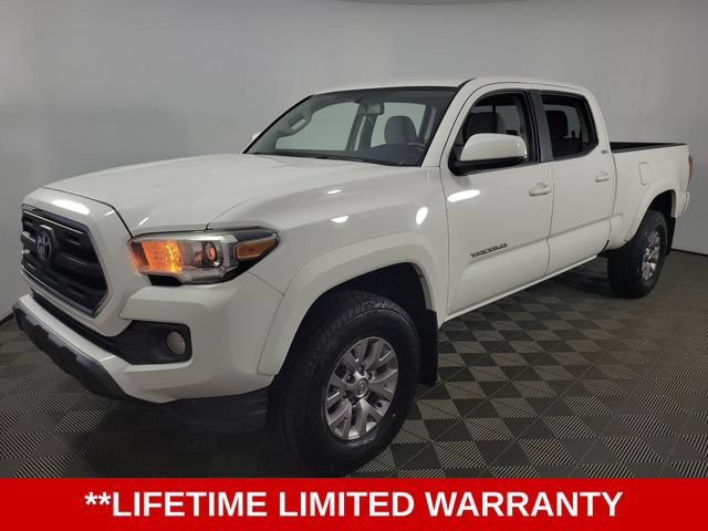 Used 2017 Toyota Tacoma SR5 AWD/4WD image 3