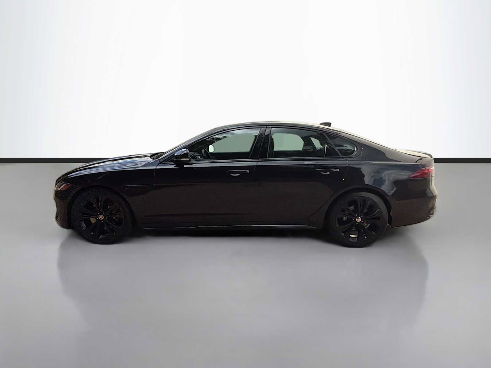Certified 2023 Jaguar XF R-Dynamic SE AWD/4WD image 5