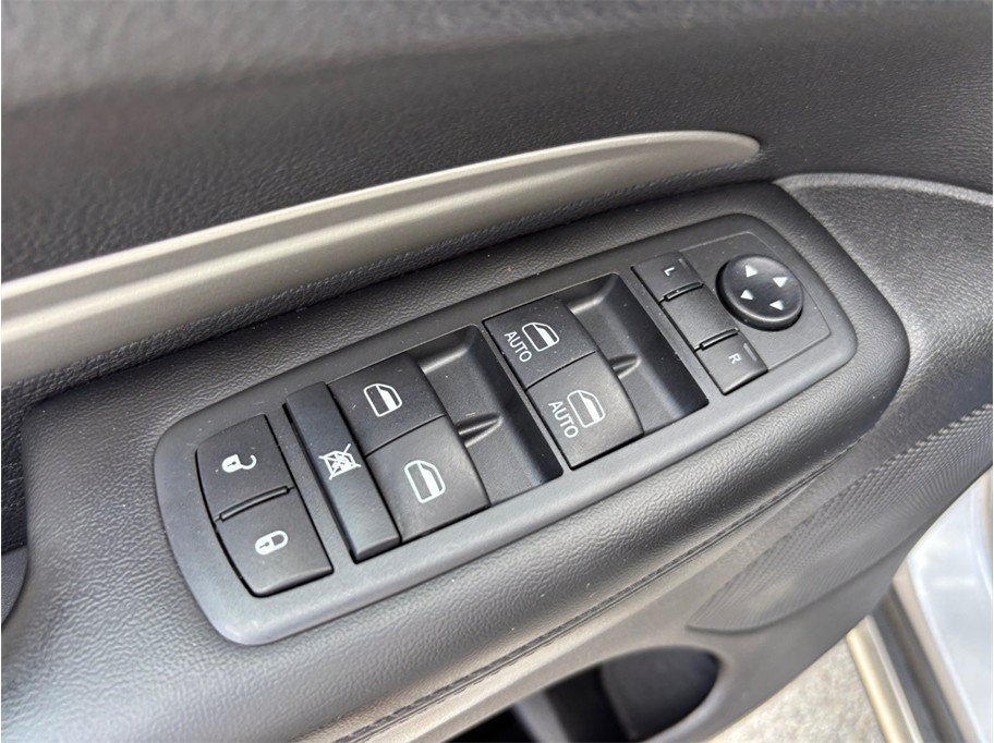 Used 2020 Dodge Durango SXT w/ 3rd Row Seating Group AWD/4WD image 17