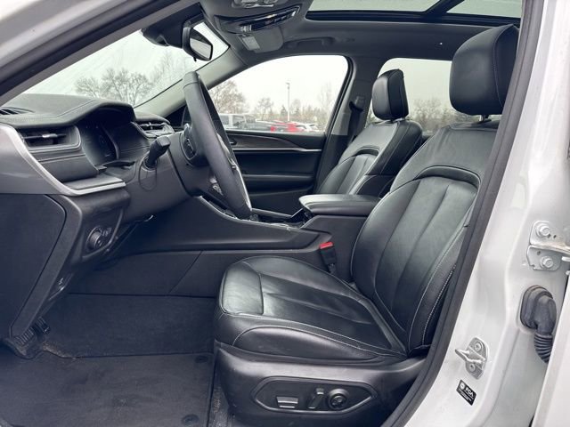 Used 2023 Jeep Grand Cherokee L Limited w/ Trailer Tow Group (B) image 5