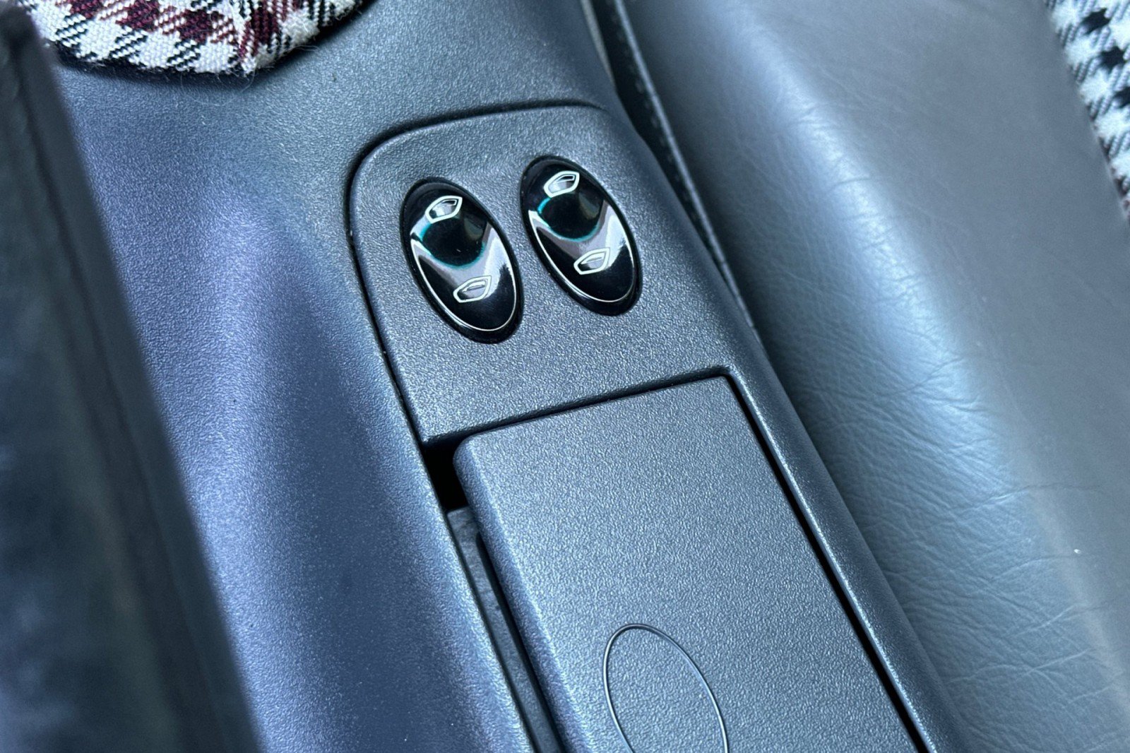 Used 1999 Porsche Boxster RWD image 24