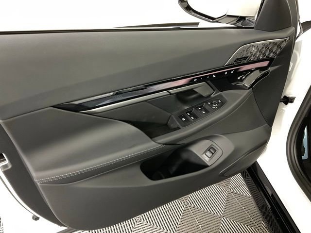 Used 2024 BMW i5 eDrive40i w/ M Sport Package RWD image 29