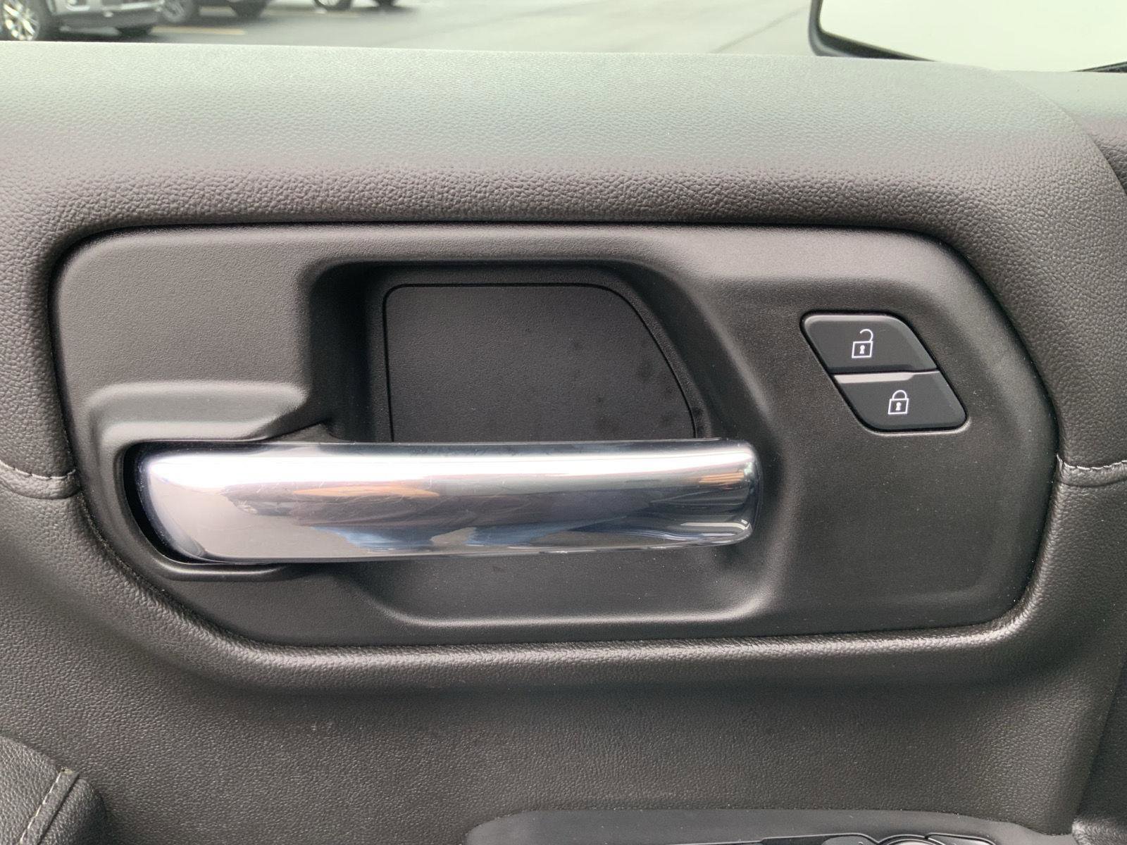 Used 2021 Chevrolet Silverado 1500 RST image 22