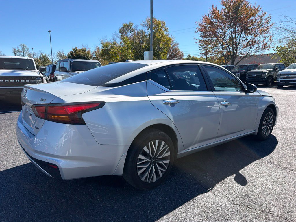 Used 2024 Nissan Altima 2.5 SV AWD/4WD image 3