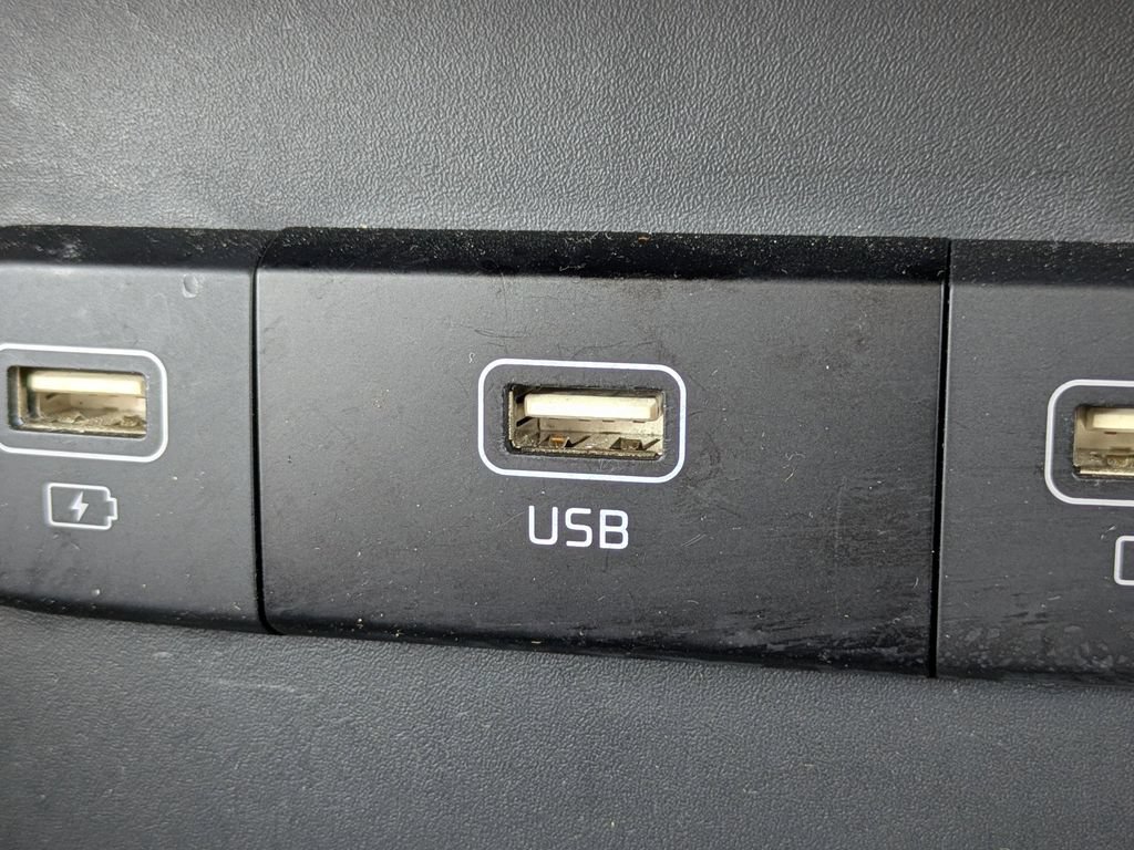 Used 2024 Kia Carnival LX FWD image 22