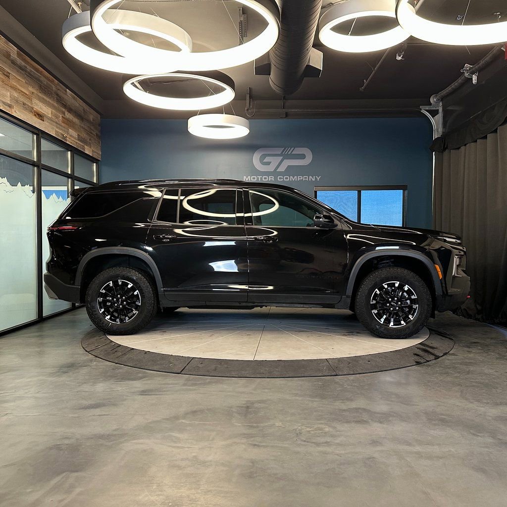 Used 2024 Chevrolet Traverse Z71 w/ Enhanced Driving Package AWD/4WD image 2