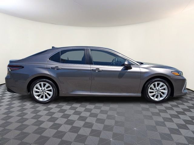 Used 2022 Toyota Camry LE FWD image 7