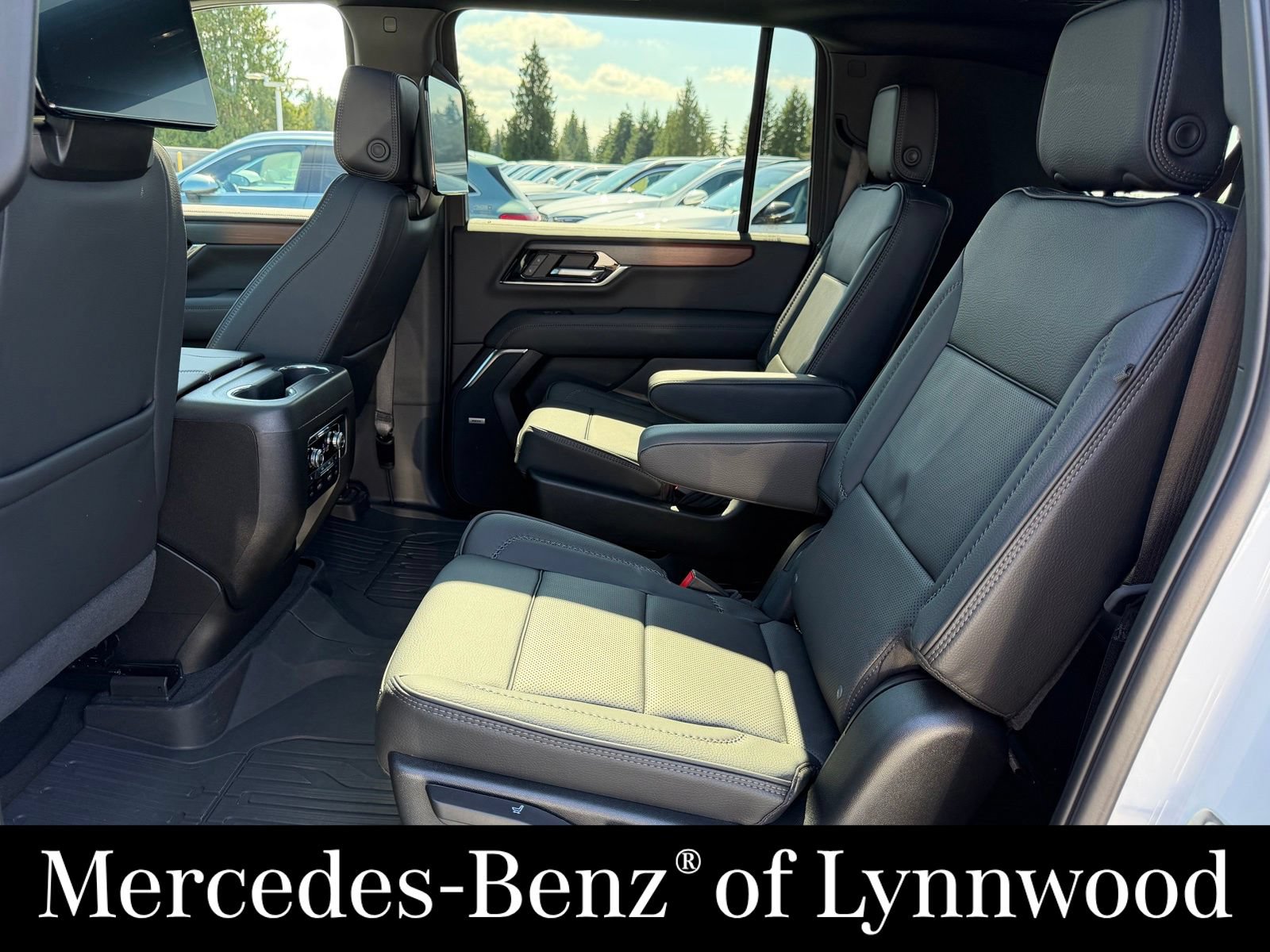 Used 2026 GMC Yukon XL Denali w/ Denali Reserve Package AWD/4WD image 17