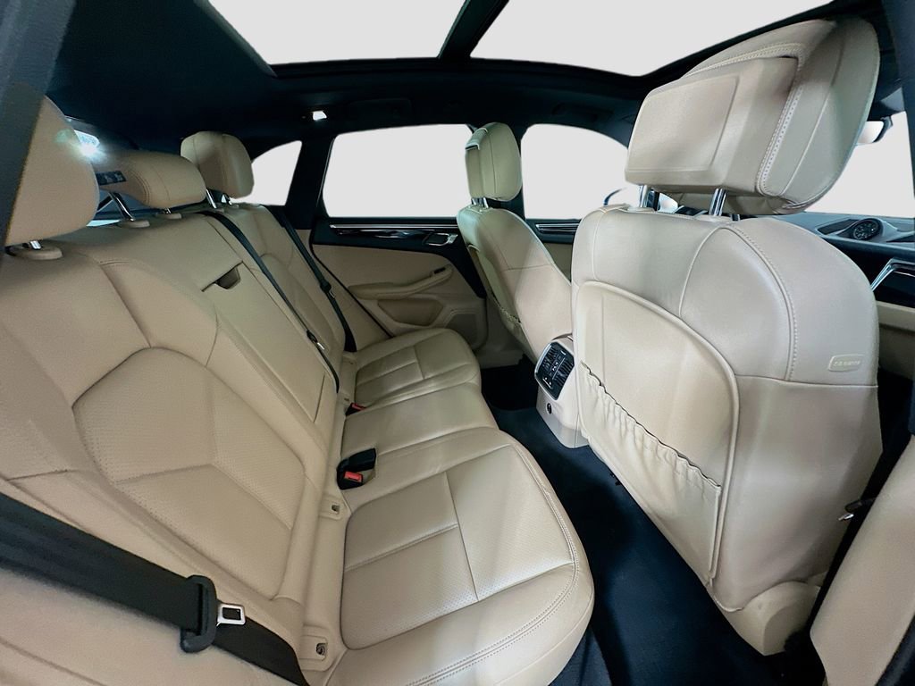 Certified 2023 Porsche Macan image 29