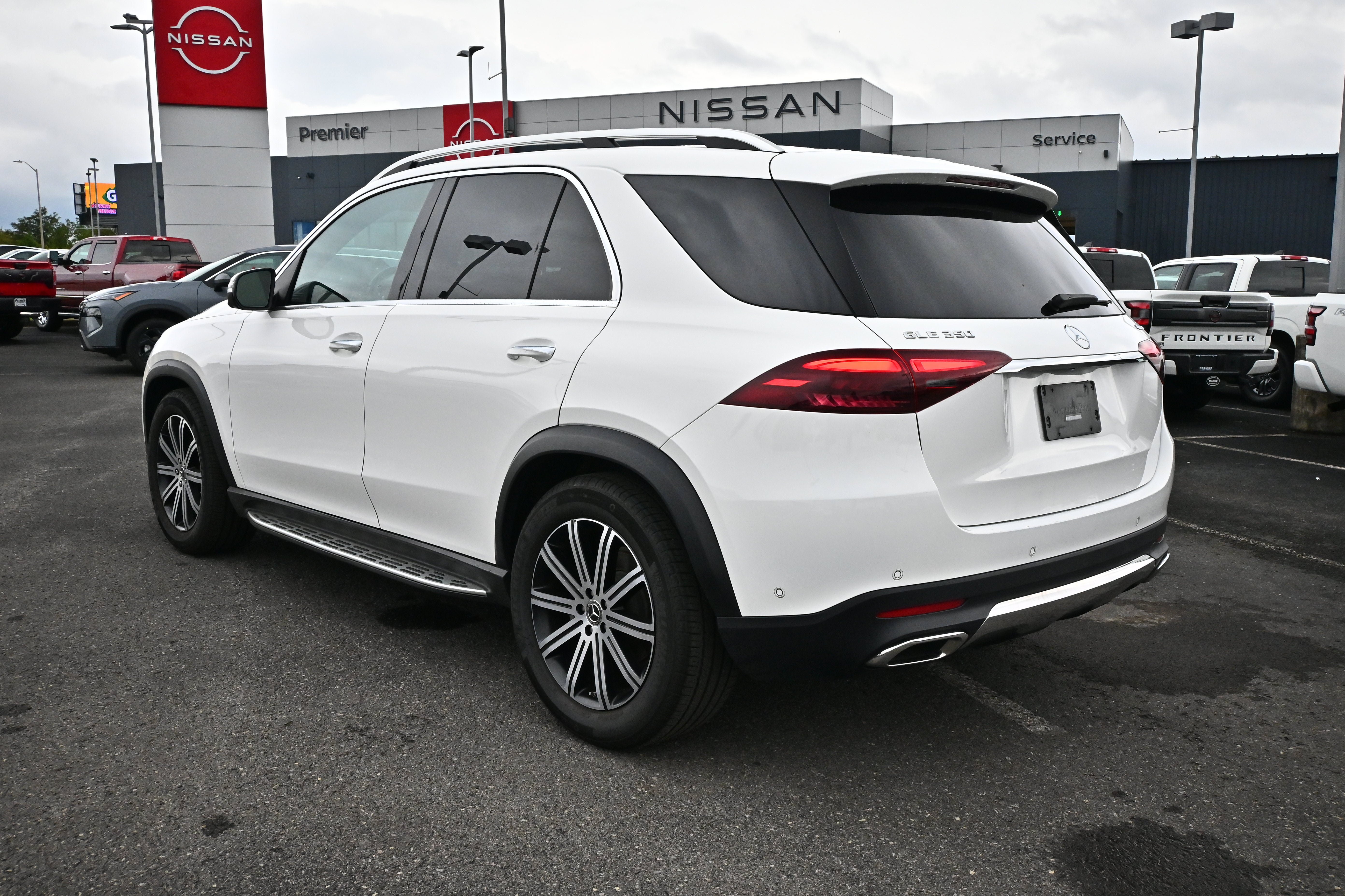 Used 2026 Mercedes-Benz GLE 350 4MATIC w/ Winter Package image 6