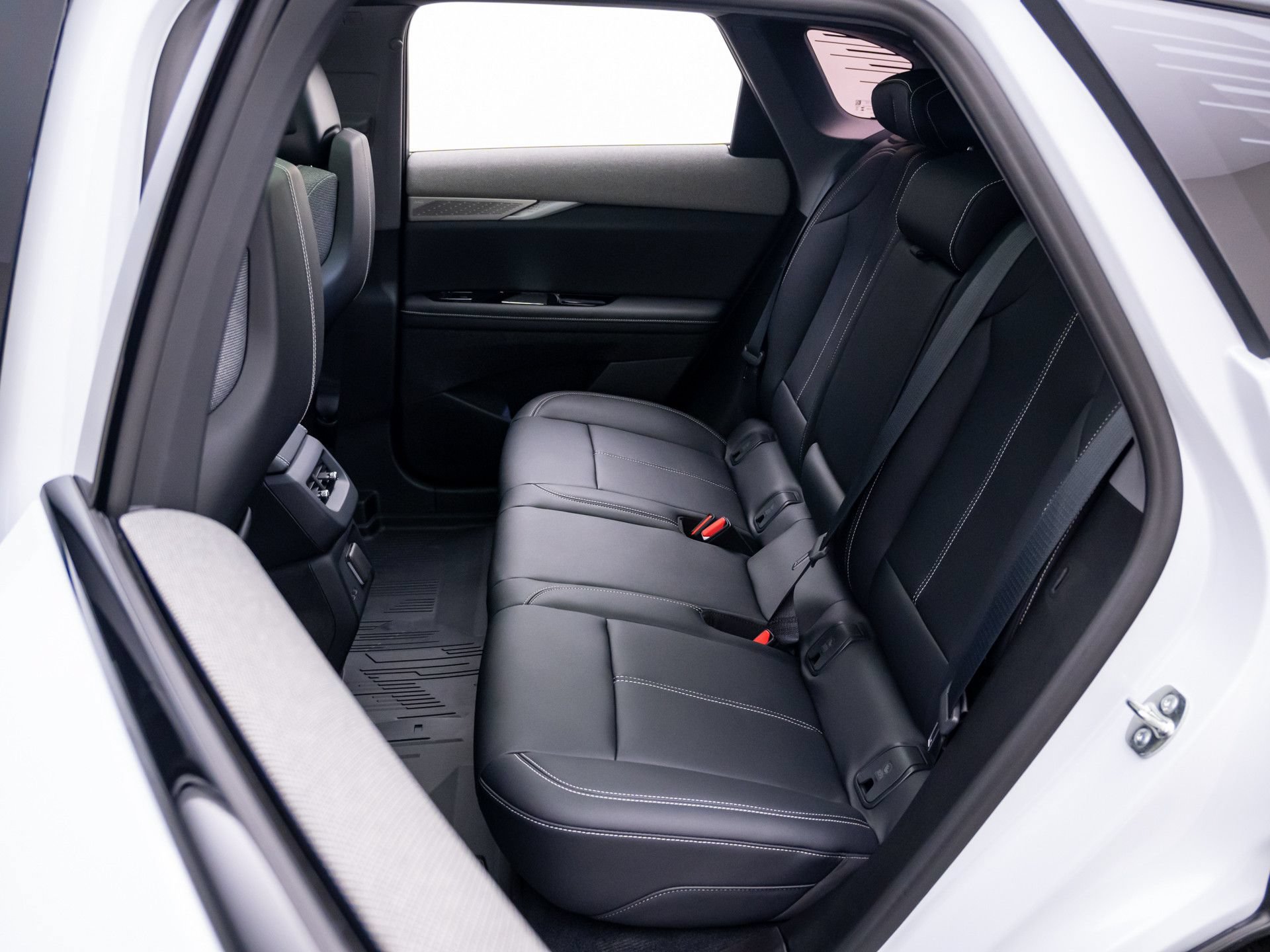 New 2026 Cadillac Optiq Sport 1 w/ LPO, Floor Liner Package AWD/4WD image 17