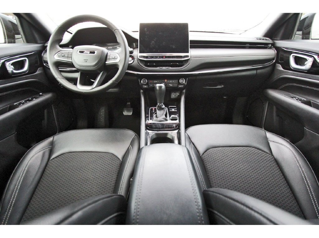 Used 2024 Jeep Compass Latitude w/ Altitude Special Edition AWD/4WD image 10