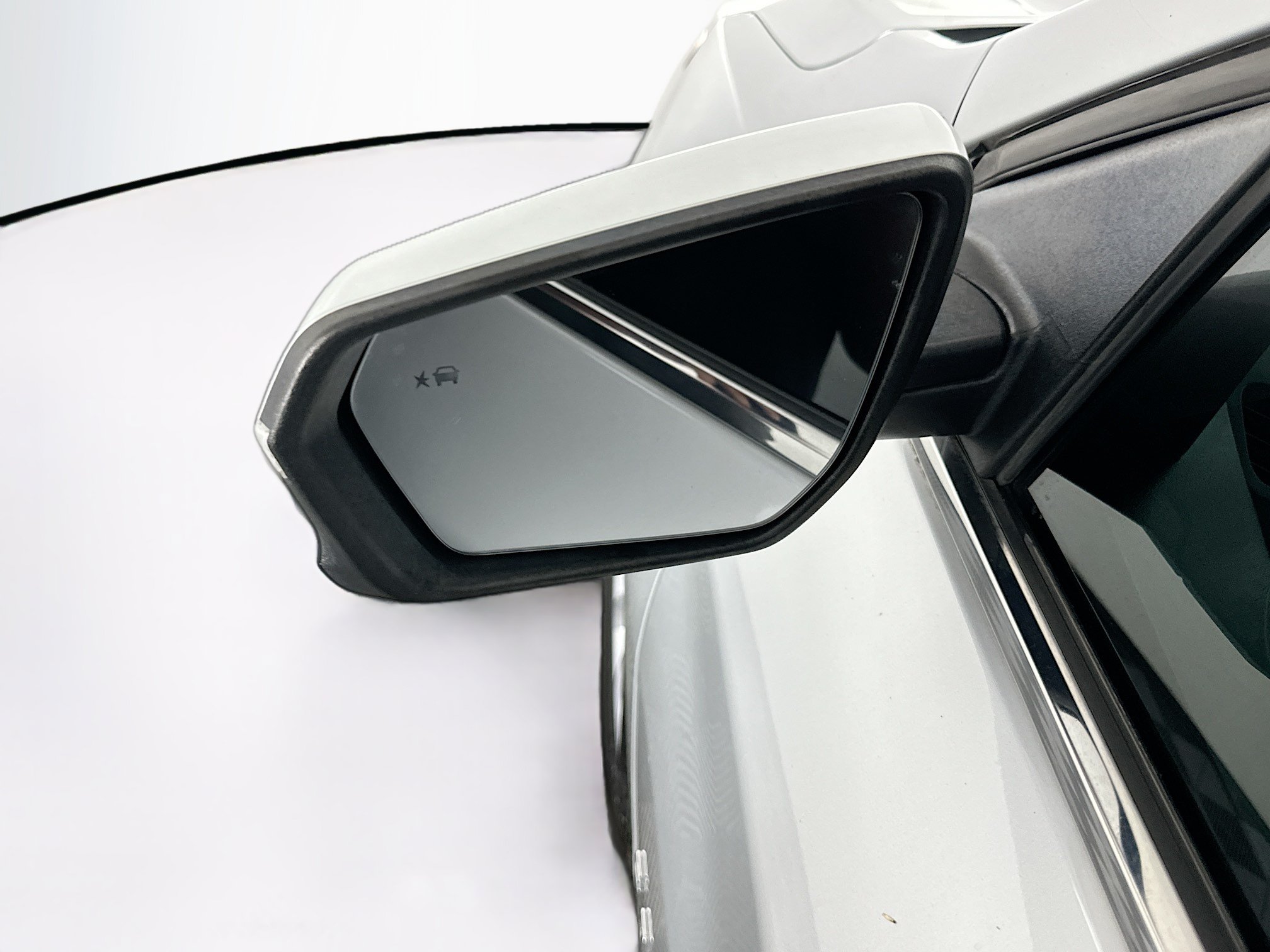 Used 2018 Chevrolet Equinox LT FWD image 16