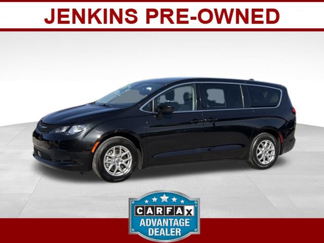Used 2023 Chrysler Voyager LX FWD image 1