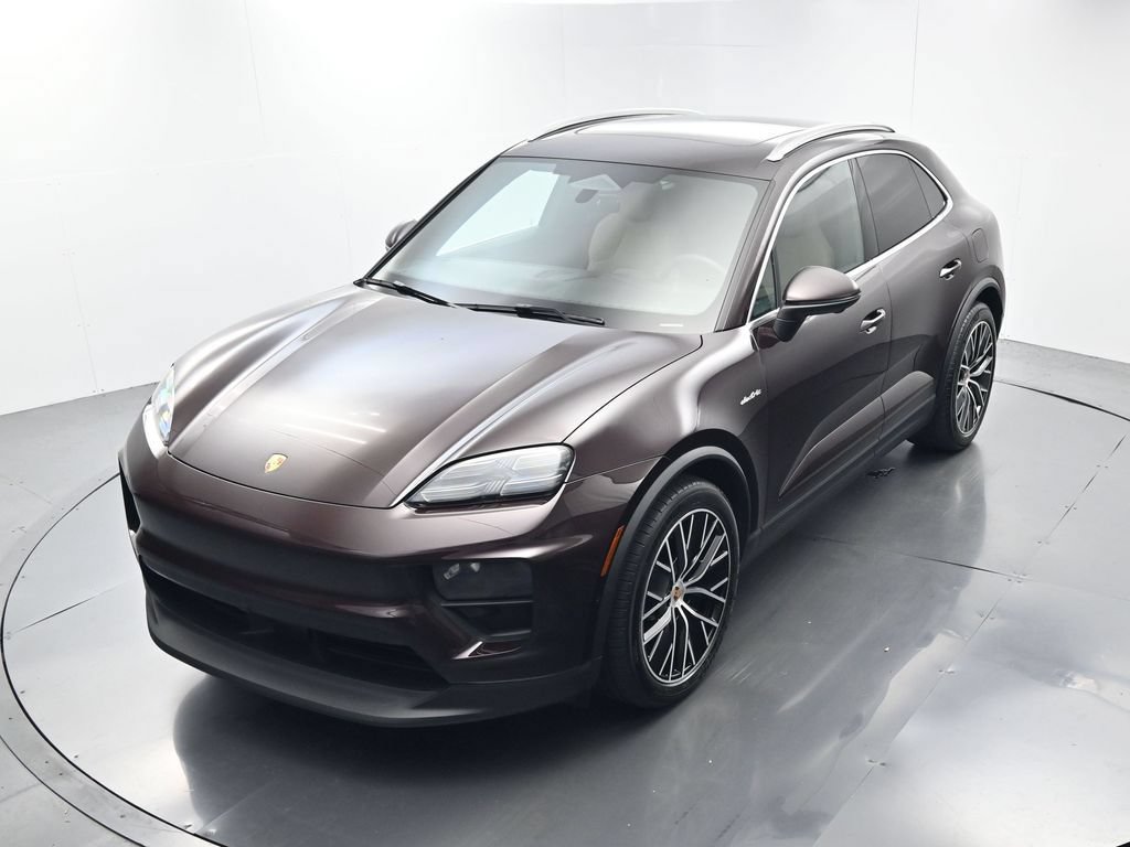 Certified 2025 Porsche Macan 4S Electric AWD/4WD image 34