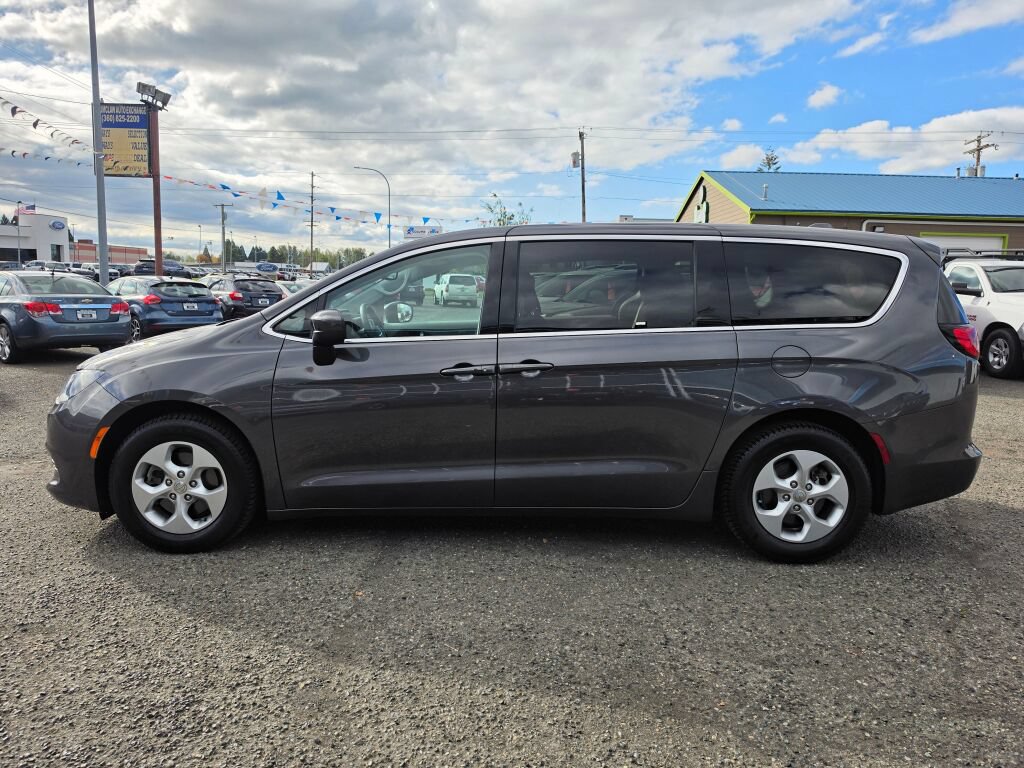 Used 2017 Chrysler Pacifica LX w/ Tire & Wheel Group FWD image 4