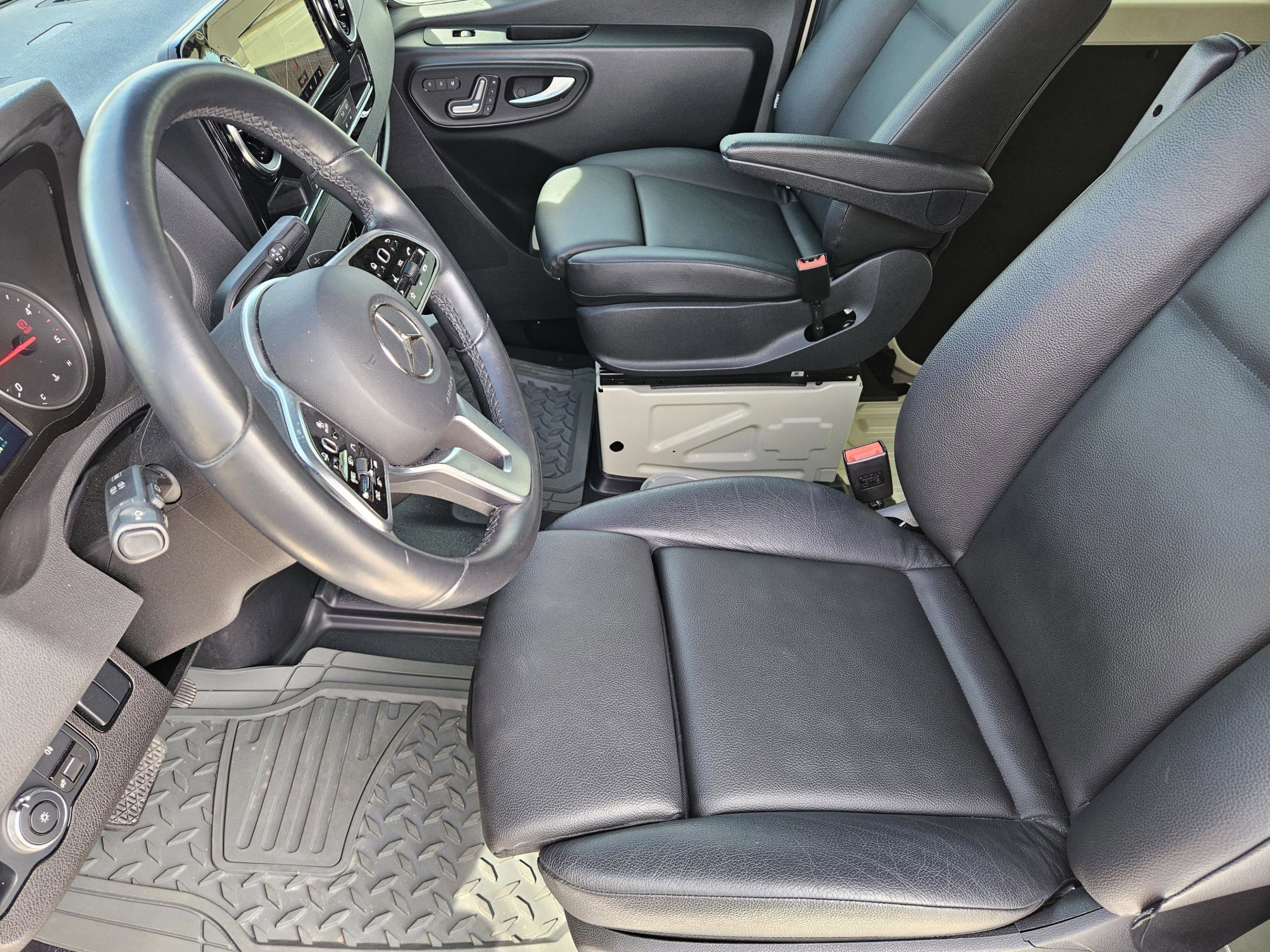 Used 2023 Mercedes-Benz Sprinter 144 Cargo image 8