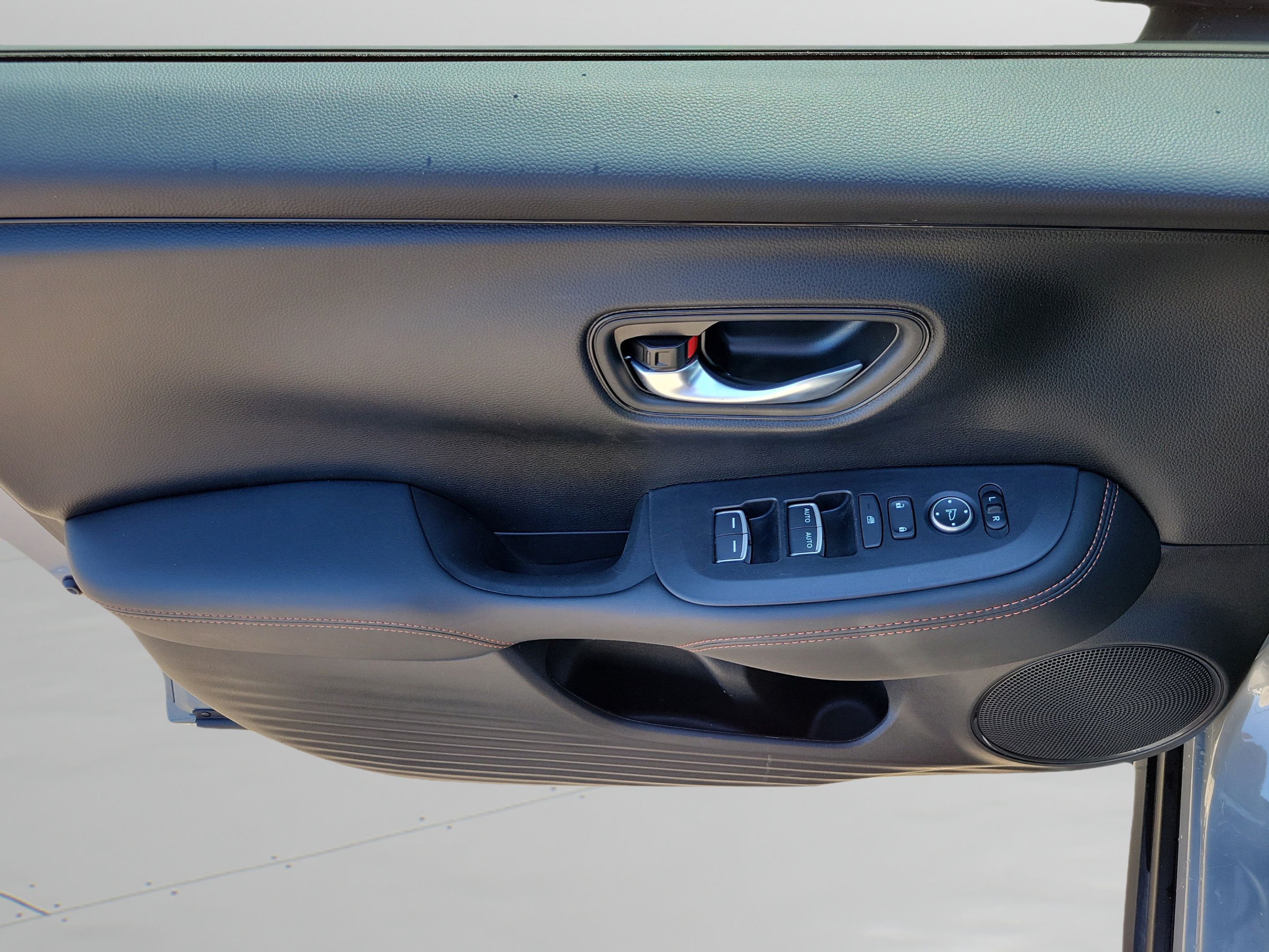 Certified 2025 Honda HR-V Sport image 22