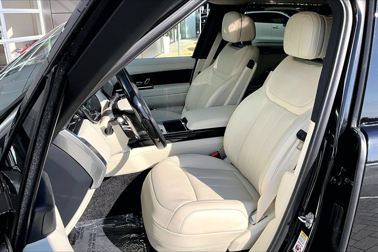 New 2026 Land Rover Range Rover Long Wheelbase SE AWD/4WD image 9