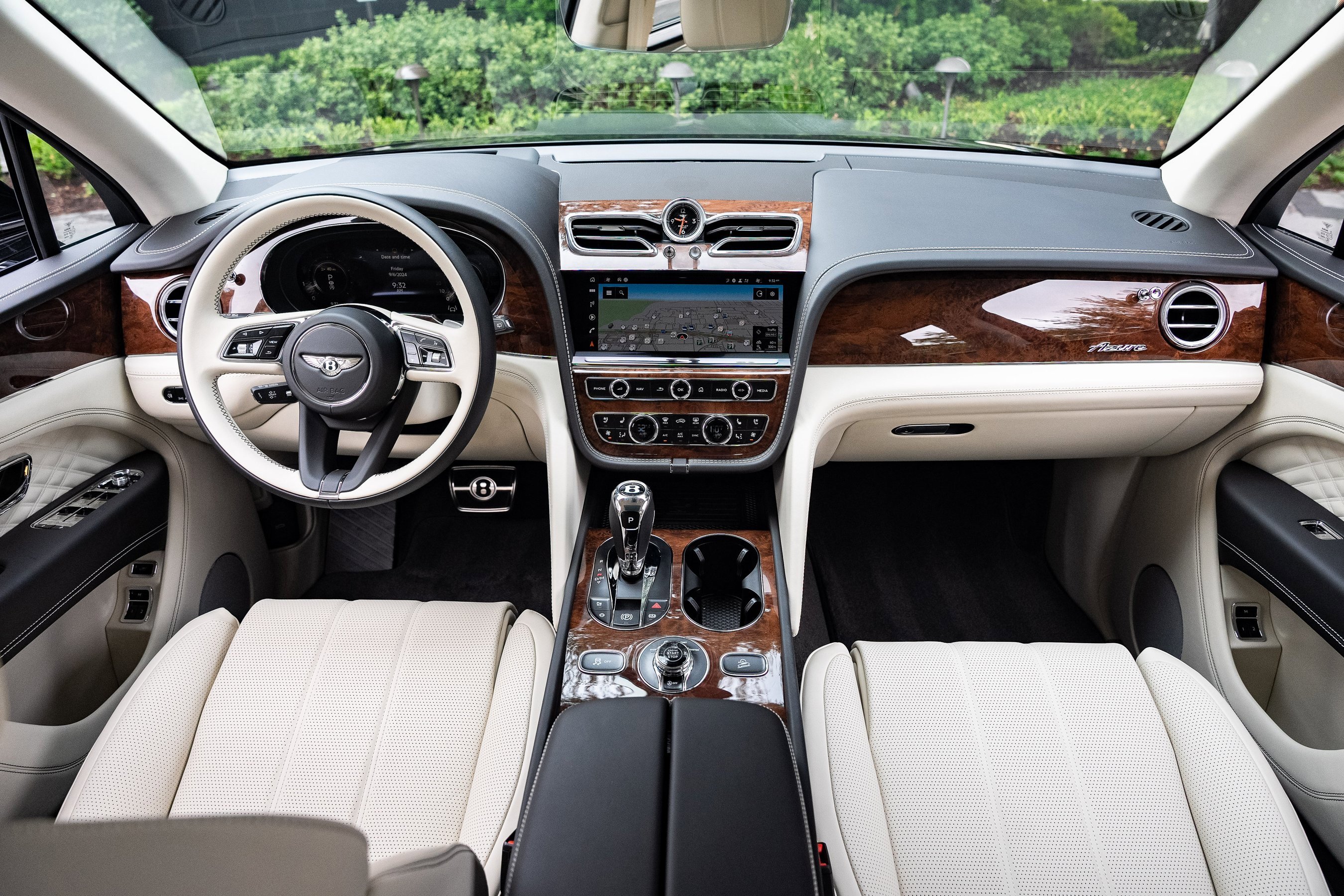 Used 2024 Bentley Bentayga Extended Wheelbase image 4