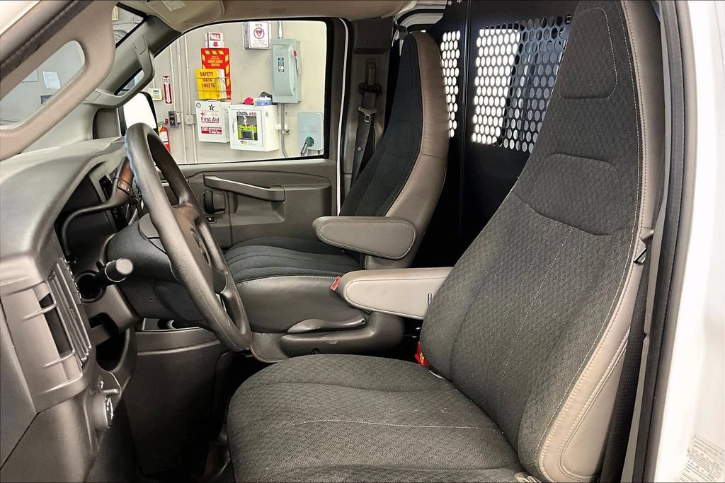 Used 2025 Chevrolet Express 2500 w/ Driver Convenience Package RWD image 21