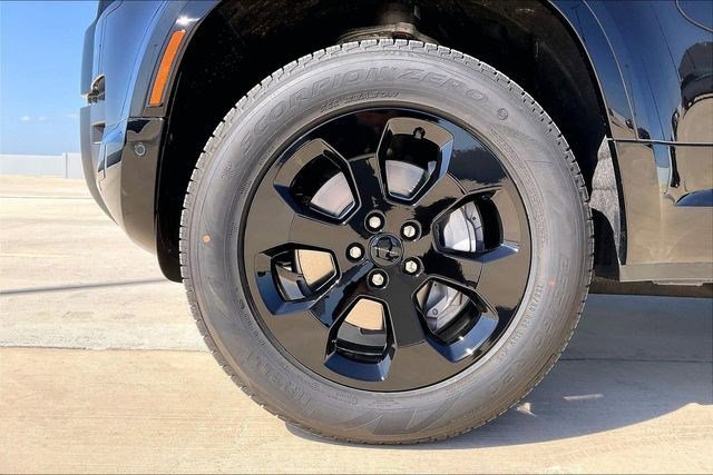 New 2026 Land Rover Defender 110 X-Dynamic SE image 15