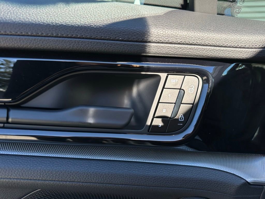 Used 2026 Porsche Panamera 4 image 19