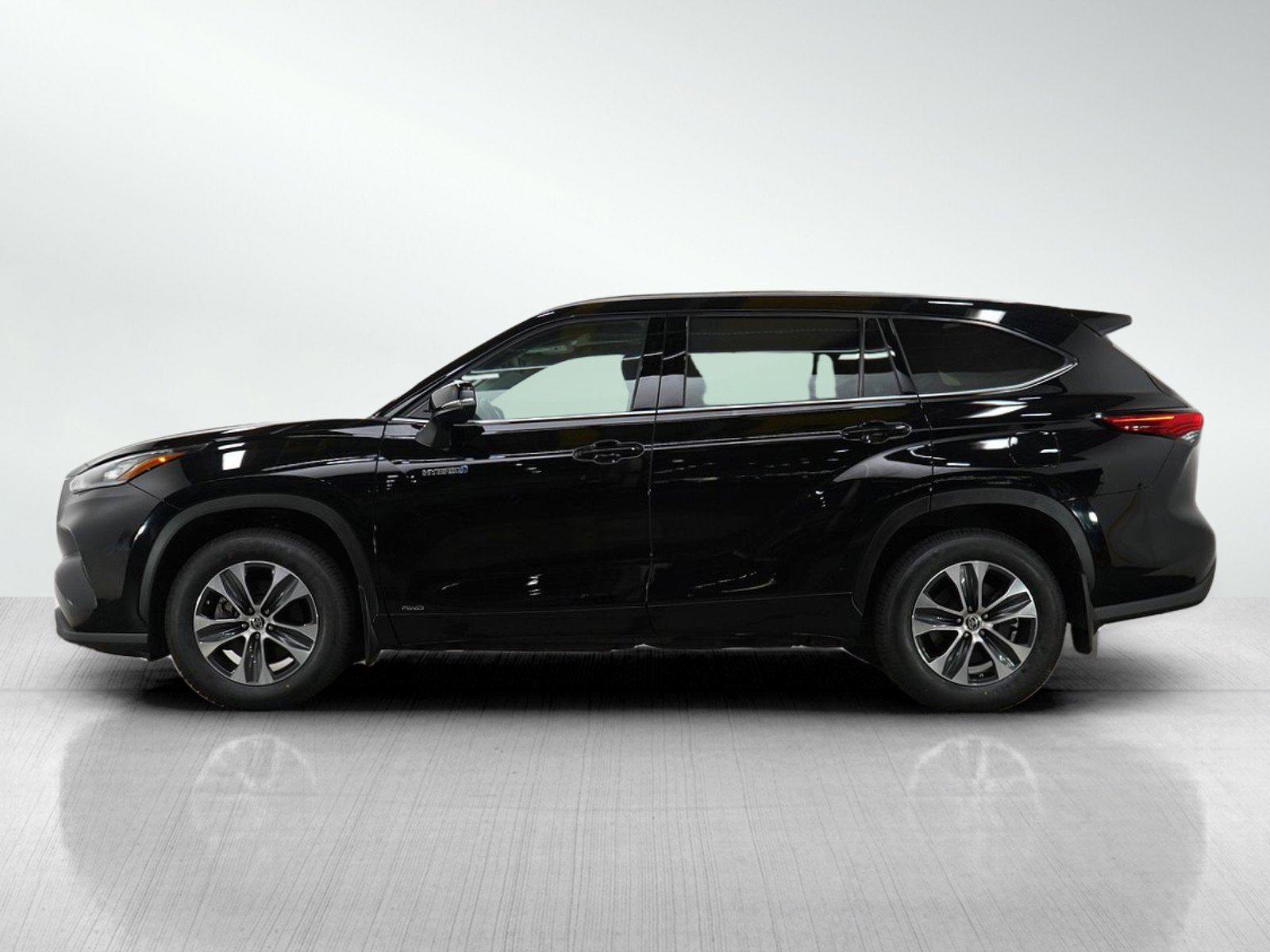 Used 2021 Toyota Highlander XLE image 3