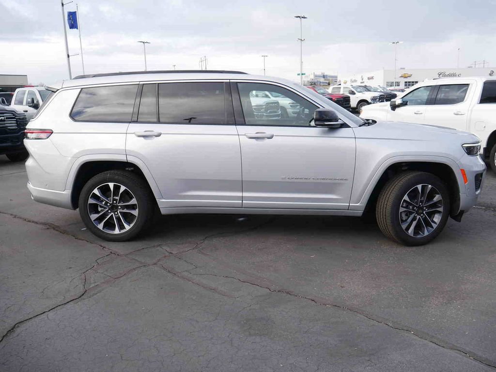 New 2025 Jeep Grand Cherokee L Overland w/ Advanced Protech Group III AWD/4WD image 23
