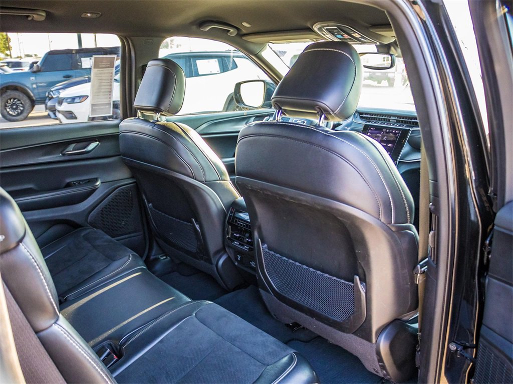 Used 2024 Jeep Grand Cherokee L Laredo image 18