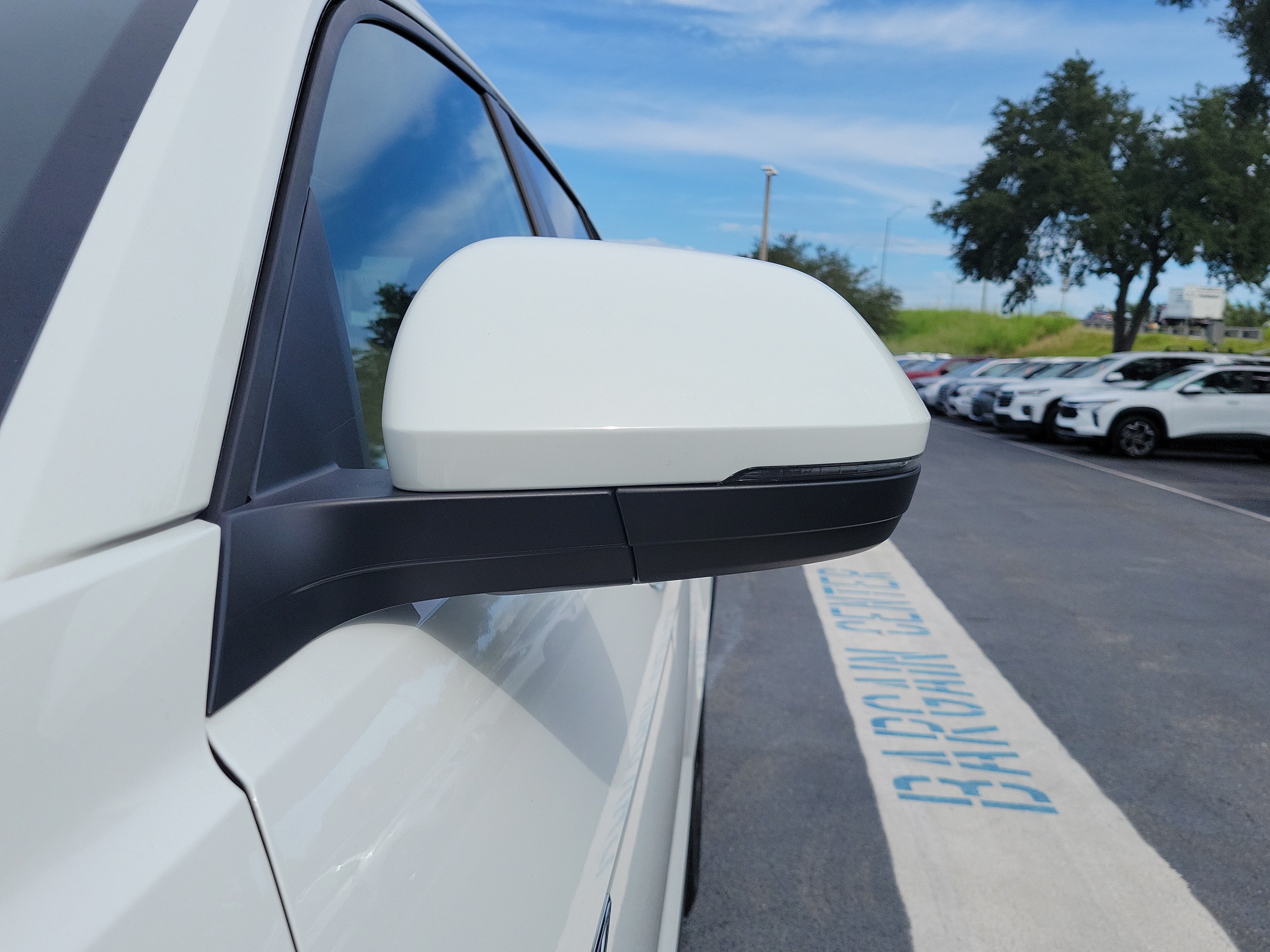 Used 2022 Volkswagen Atlas Cross Sport SE FWD image 4