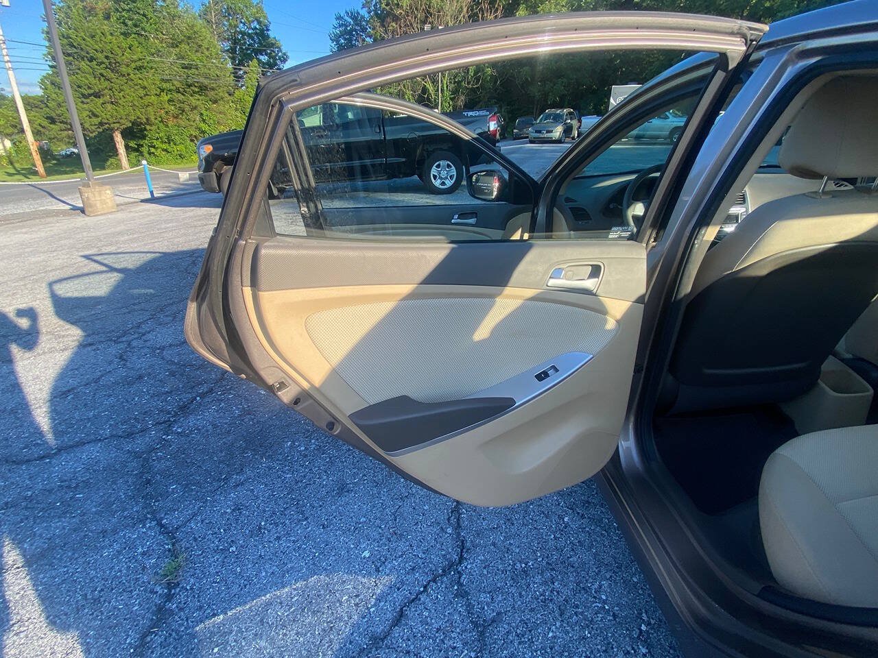 Used 2014 Hyundai Accent GLS FWD image 22
