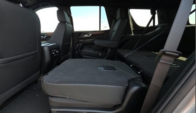 Used 2025 GMC Yukon Denali AWD/4WD image 4
