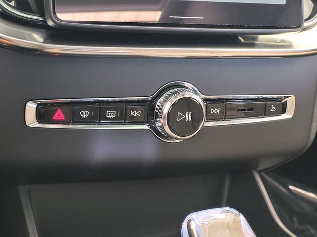 New 2026 Volvo XC90 B6 Plus w/ Protection Package Premier AWD/4WD image 16