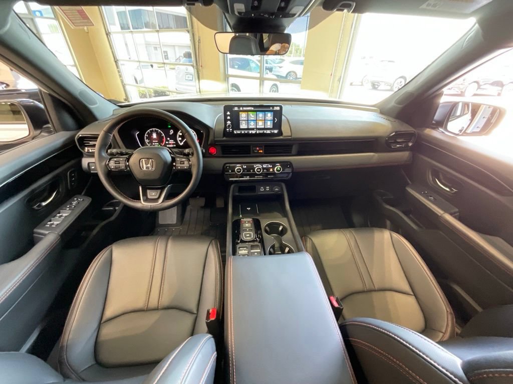 Used 2025 Honda Pilot TrailSport image 9