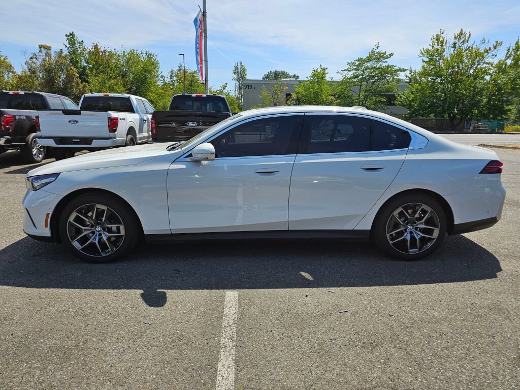 Used 2026 BMW 530i xDrive w/ Premium Package AWD/4WD image 8