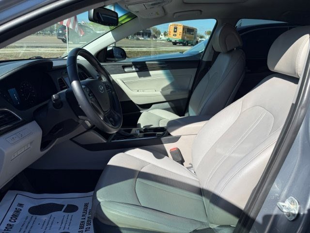 Used 2017 Hyundai Sonata Limited image 11