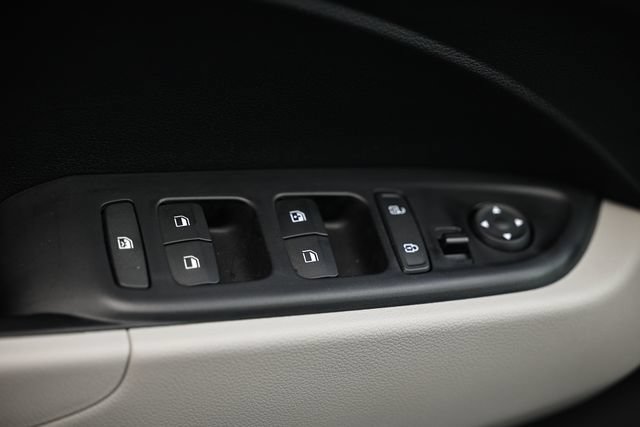 Certified 2025 Hyundai Venue SEL FWD image 15
