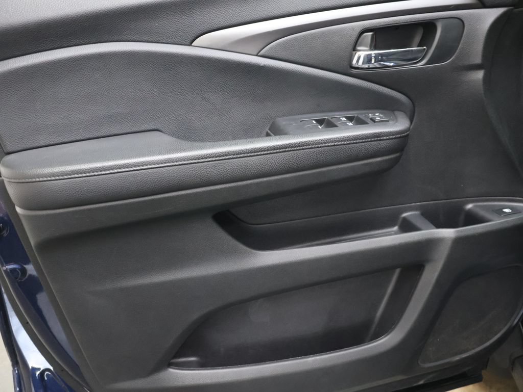 Used 2022 Honda Pilot Sport image 16