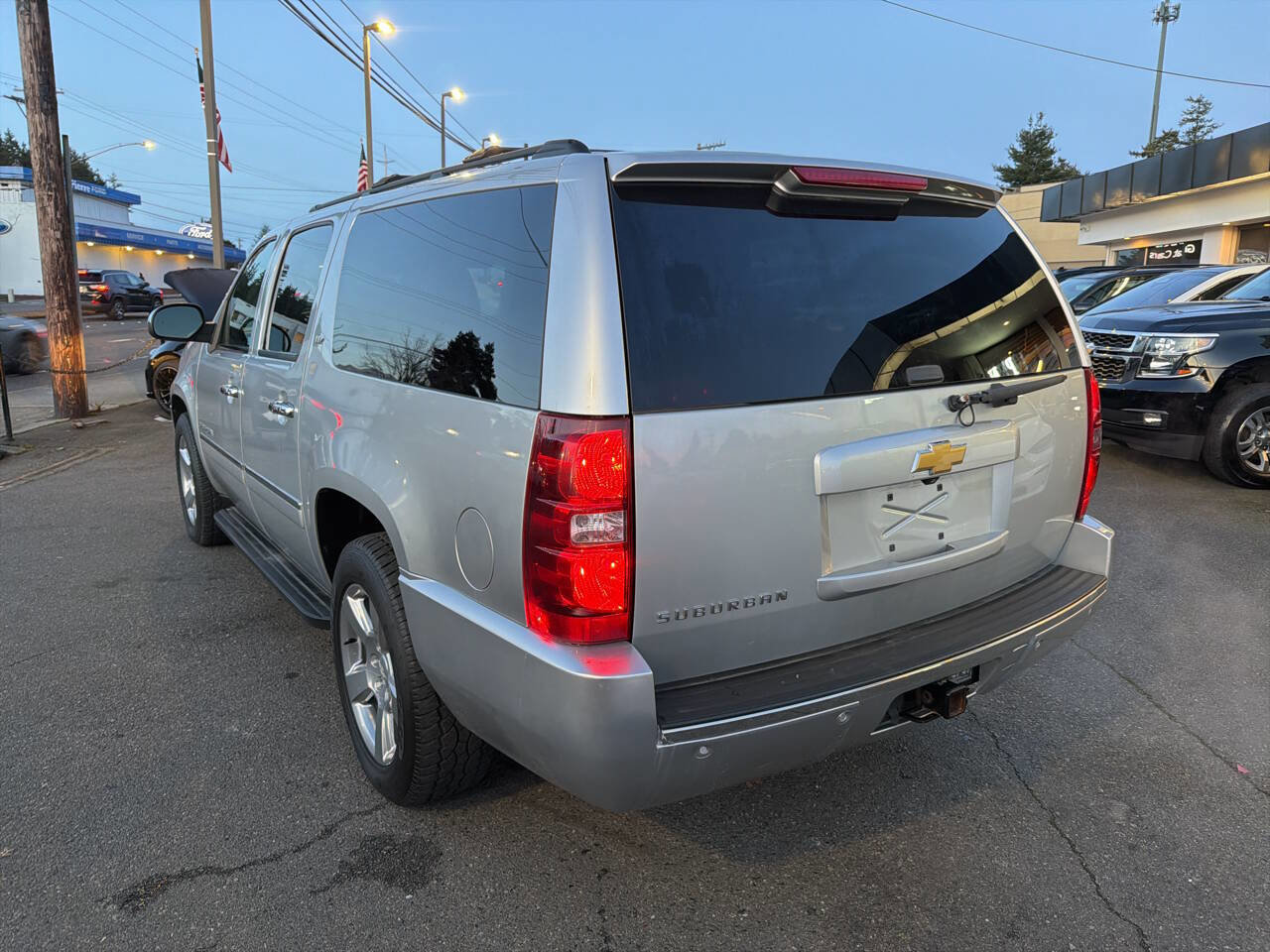 Used 2013 Chevrolet Suburban LTZ image 4